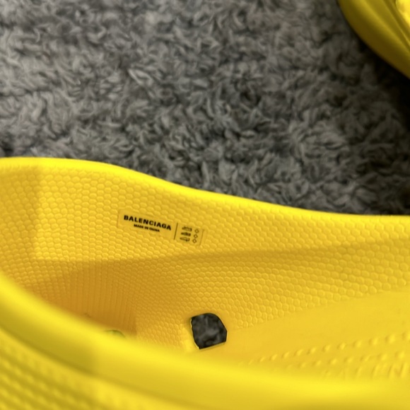 Balenciaga POOL CROCS SLIDE SANDAL Wm40/10 pre-owned. (Authentic) - Picture 6 of 8